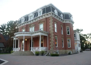 Steele Mansion hotel thumbnail 2