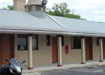 Red Carpet Inn hotel thumbnail 2