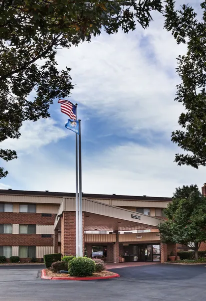 Clarion Pointe OKC Airport hotel detail image 2