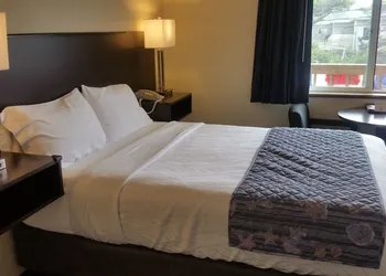 Tradewinds Motel hotel thumbnail 8