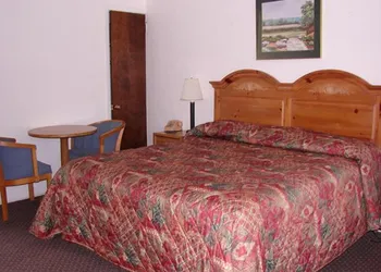Red Carpet Inn & Suites Morgantown hotel thumbnail 4