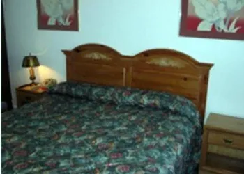 Red Carpet Inn & Suites Morgantown hotel thumbnail 7