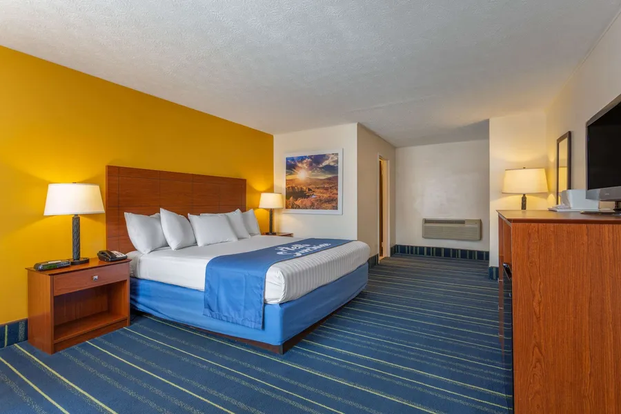 Days Inn by Wyndham Breezewood hotel detail image 6