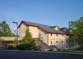 Pine Barn Inn hotel thumbnail 2