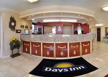 Days Inn by Wyndham Benton hotel thumbnail 2