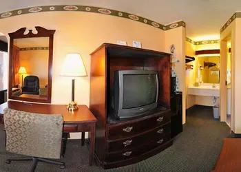 Days Inn by Wyndham Benton hotel thumbnail 5