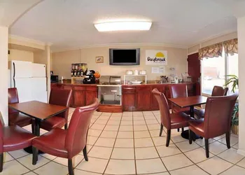 Days Inn by Wyndham Benton hotel thumbnail 6