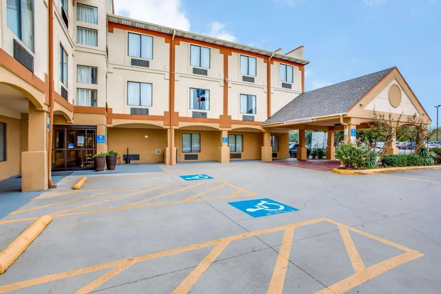 Comfort Inn & Suites Love Field - Dallas Market Center hotel detail image 2