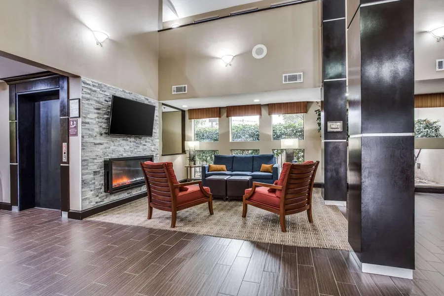 Comfort Inn & Suites Love Field - Dallas Market Center hotel detail image 6