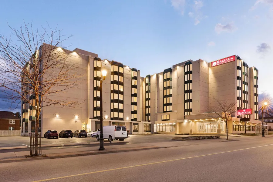 Ramada by Wyndham Niagara Falls Near the Falls hotel detail image 2