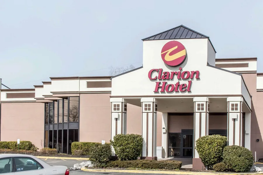 Clarion Hotel & Conference Center Ronkonkoma MacArthur Airport hotel detail image 2