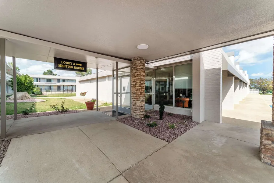 Quality Inn & Suites Vandalia near I-70 and Hwy 51 hotel detail image 2