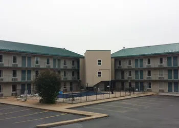 Days Inn by Wyndham Harrison hotel thumbnail 2