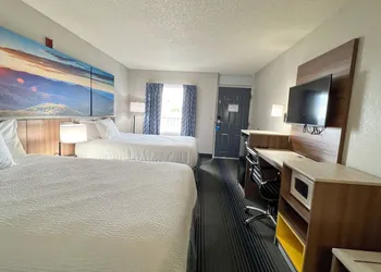 Days Inn by Wyndham Harrison hotel thumbnail 5