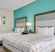 La Quinta Inn & Suites by Wyndham Batavia hotel detail image 7