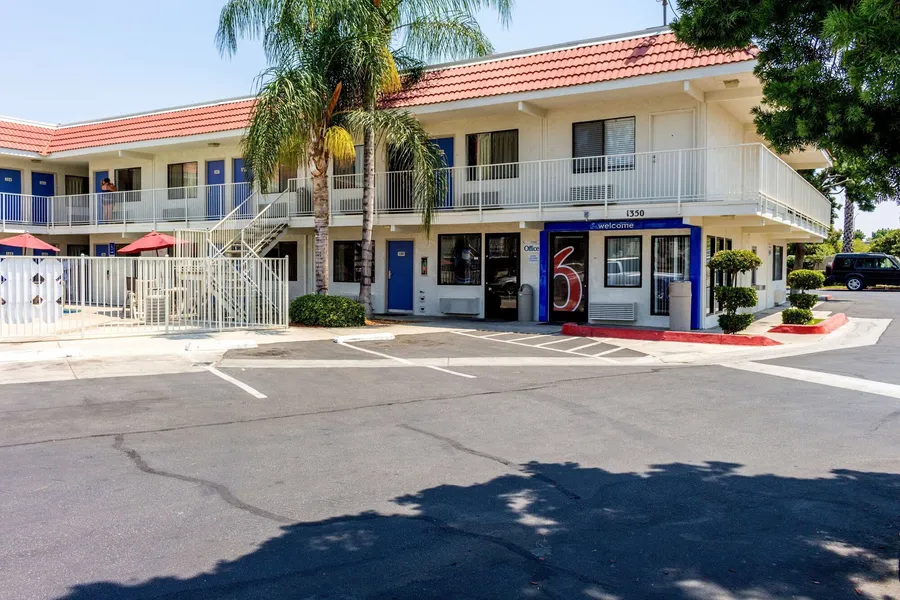 Motel 6 Bakersfield, CA - Convention Center hotel detail image 2