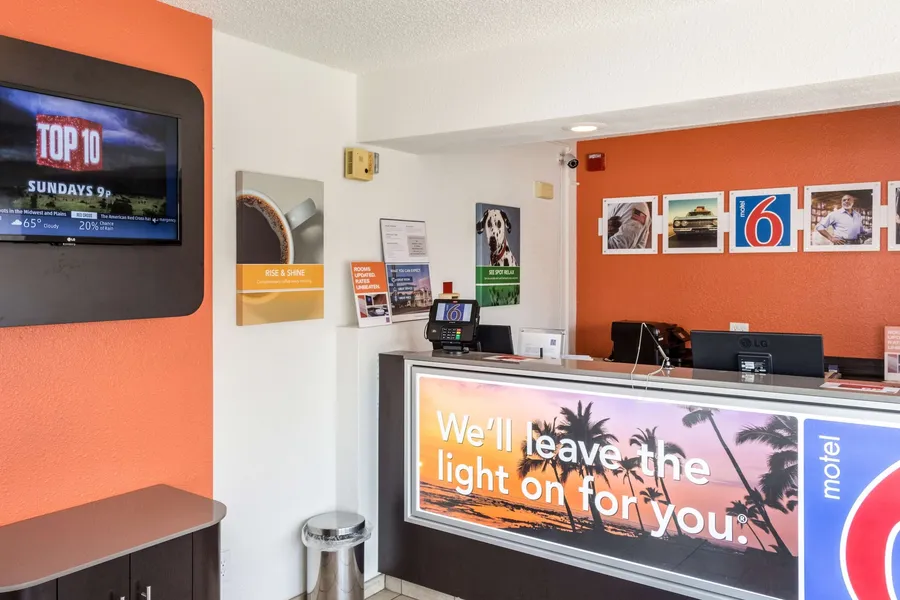 Motel 6 Bakersfield, CA - Convention Center hotel detail image 6