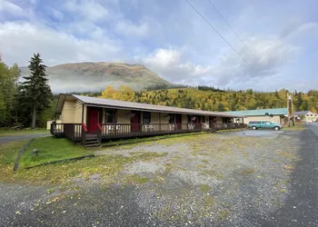 Trail Lake Lodge hotel thumbnail 3