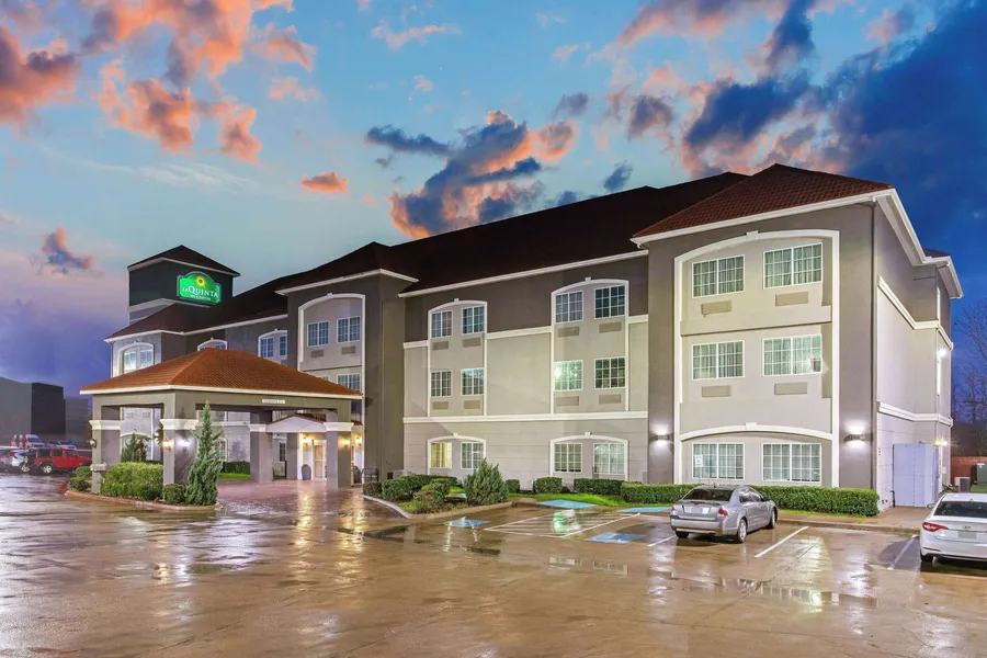 La Quinta Inn & Suites by Wyndham Cleburne hotel detail image 2