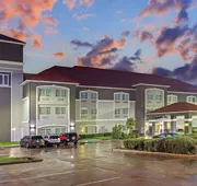 La Quinta Inn & Suites by Wyndham Cleburne hotel detail image 3