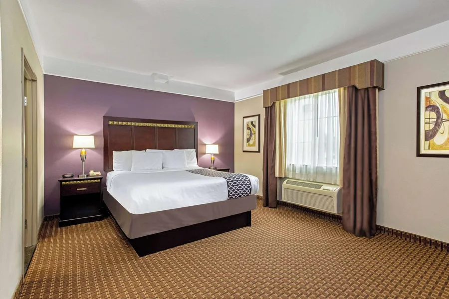 La Quinta Inn & Suites by Wyndham Cleburne hotel detail image 6