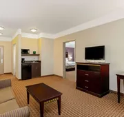 La Quinta Inn & Suites by Wyndham Cleburne hotel detail image 7