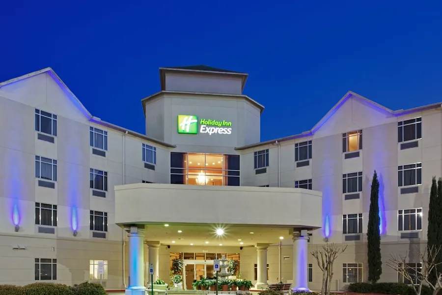 Holiday Inn Express Hotel & Suites Houston-Downtown Conv Ctr by IHG hotel detail image 2