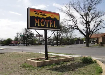 The Hills Motel hotel thumbnail 2