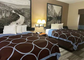 Super 8 by Wyndham Huntsville hotel thumbnail 3
