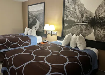 Super 8 by Wyndham Huntsville hotel thumbnail 5