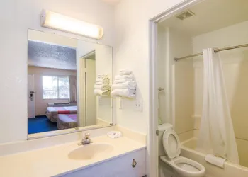 Motel 6-Sepulveda CA - Los Angeles - Van Nuys - North Hills hotel thumbnail 8