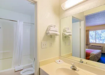 Motel 6-Sepulveda CA - Los Angeles - Van Nuys - North Hills hotel thumbnail 8