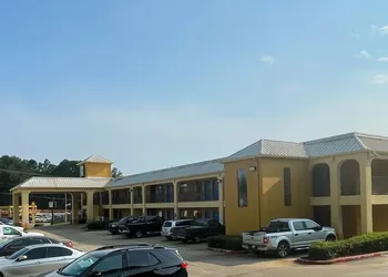 Majestic Inn hotel thumbnail 2
