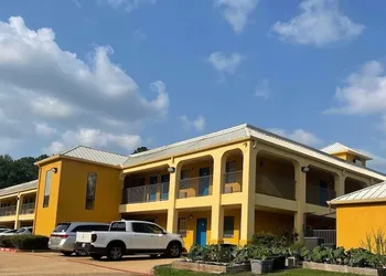 Majestic Inn hotel thumbnail 3