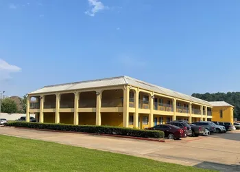 Majestic Inn hotel thumbnail 4