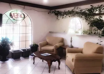 Majestic Inn hotel thumbnail 6