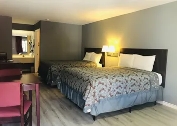Majestic Inn hotel thumbnail 7