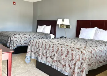 Majestic Inn hotel thumbnail 8