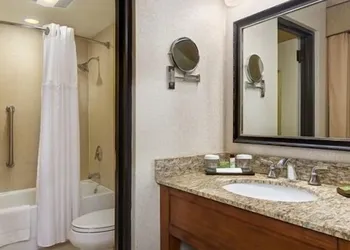 Comfort Inn Boston hotel thumbnail 5