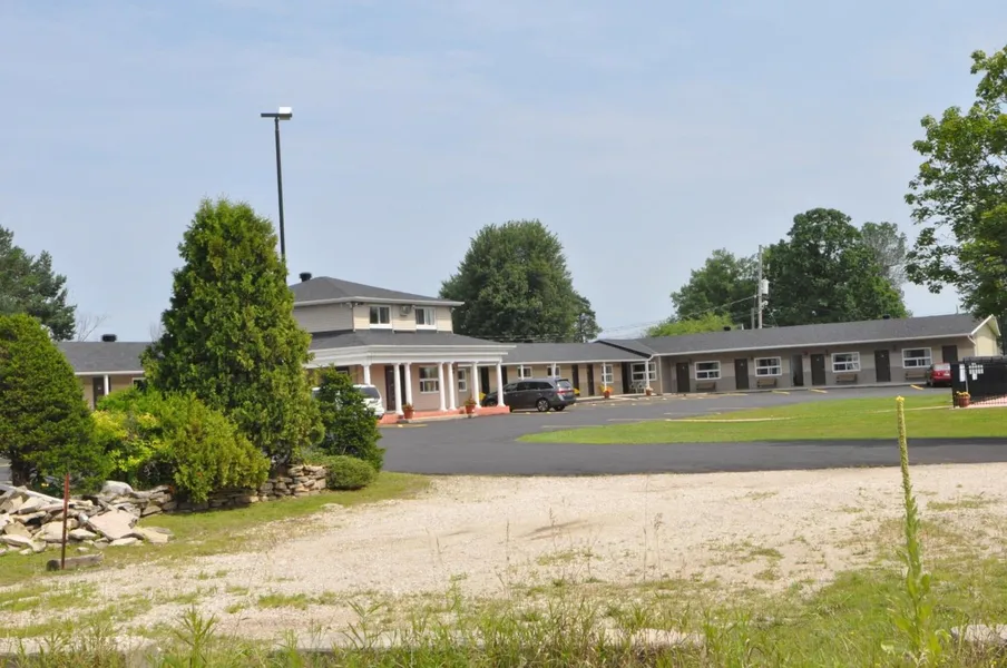 Colonial House Motor Inn hotel detail image 2