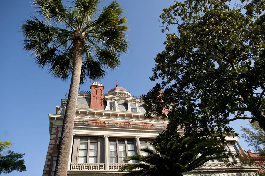 Wentworth Mansion hotel detail image 2