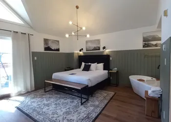 Waterton Glacier Suites hotel thumbnail 8