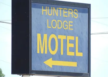 Hunters Lodge Motel hotel thumbnail 6