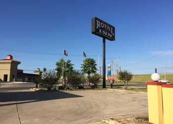 Royal Inn Pearsall hotel thumbnail 5