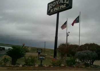 Royal Inn Pearsall hotel thumbnail 6