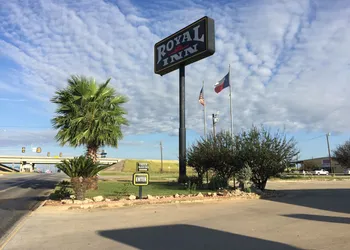 Royal Inn Pearsall hotel thumbnail 8