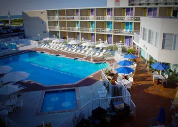 Jolly Roger Motel hotel thumbnail 2