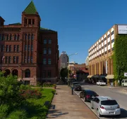 Riverwalk Plaza hotel detail image 4