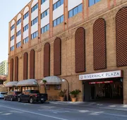 Riverwalk Plaza hotel detail image 7