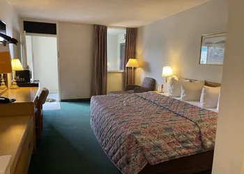 Horseshoe Curve Lodge hotel thumbnail 4